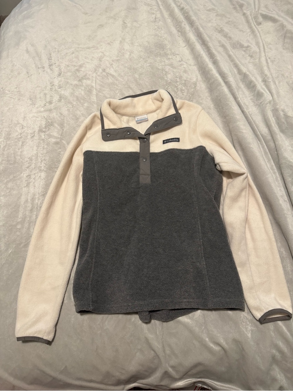 Columbia Cream Fleece Pullover with Charcoal Trim